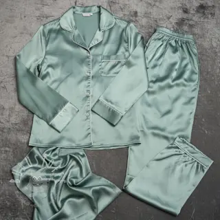 Satin SOIVÉ mint