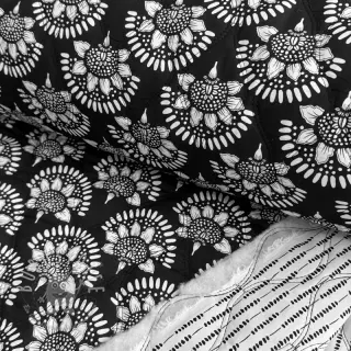 Baumwollstoff VOILE STEPPED Bouquet flowers balck digital print