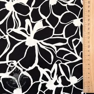 Baumwollstoff SATIN Magnolia NERIDA HANSEN black